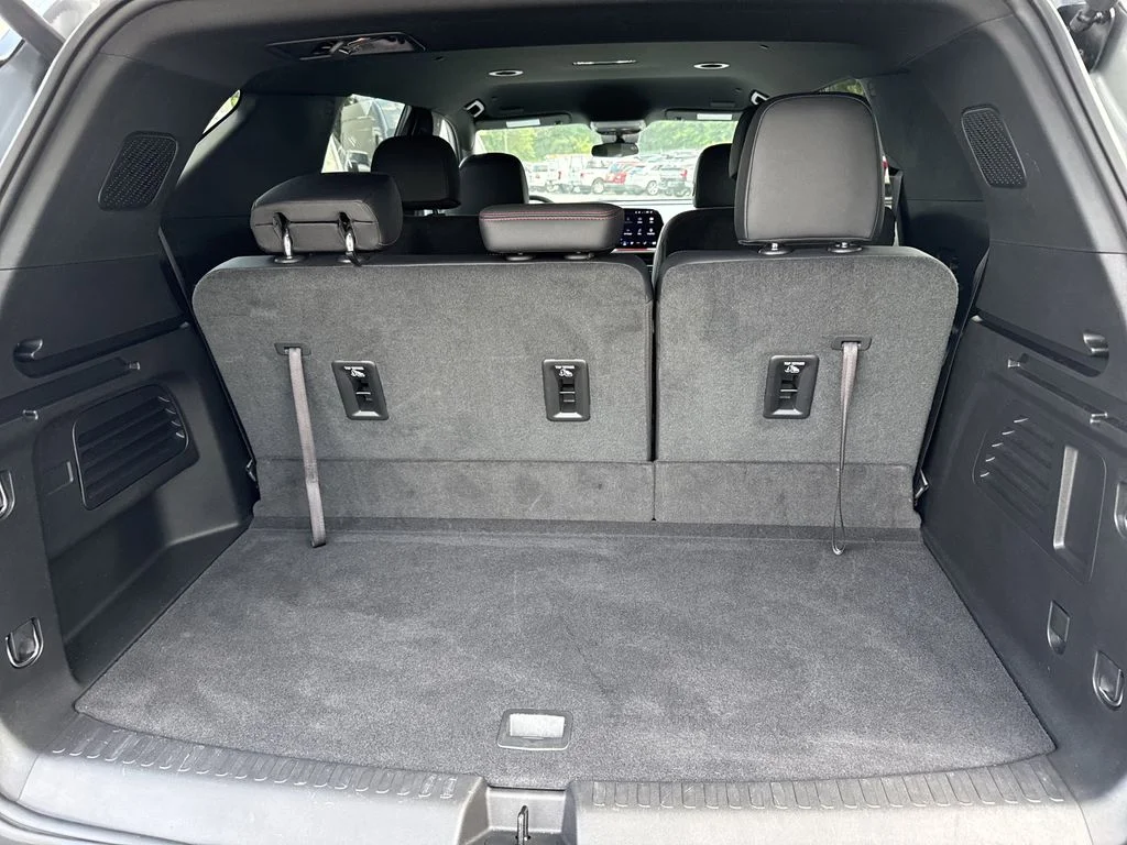 Used 2025 Gray Chevrolet Z71 image 18