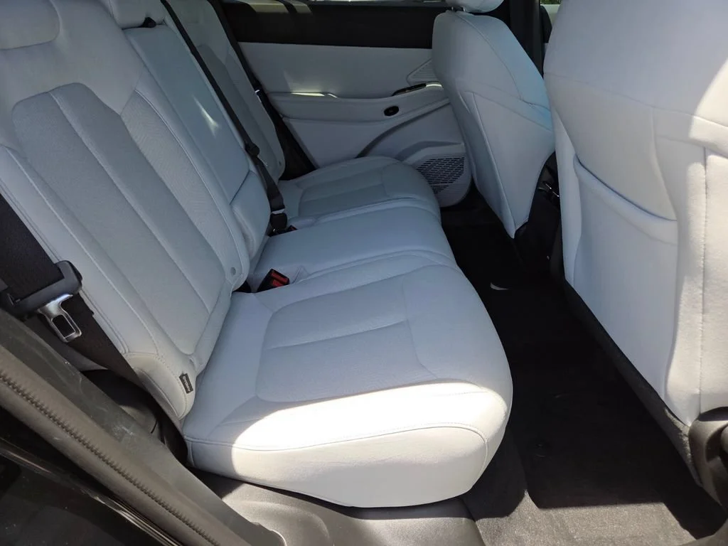 New 2026 Diamond Black Crystal Pearlcoat Jeep Laredo image 18