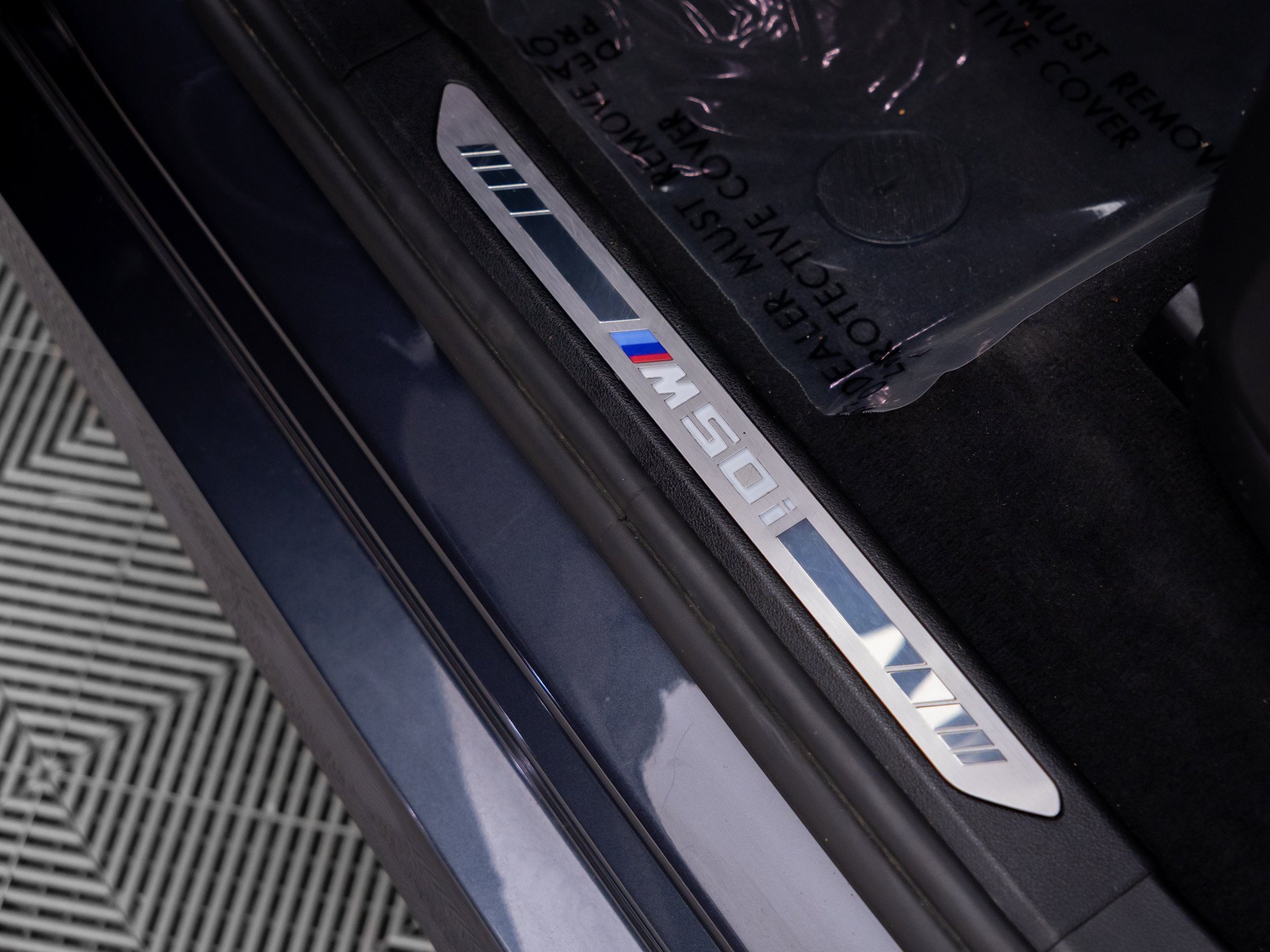 Used 2021 Arctic Grey Metallic BMW M50i image 15