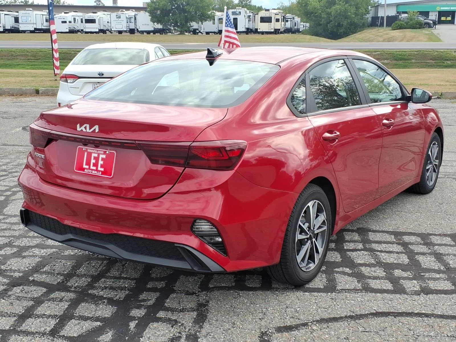 Used 2024 Currant Red Kia LXS image 5