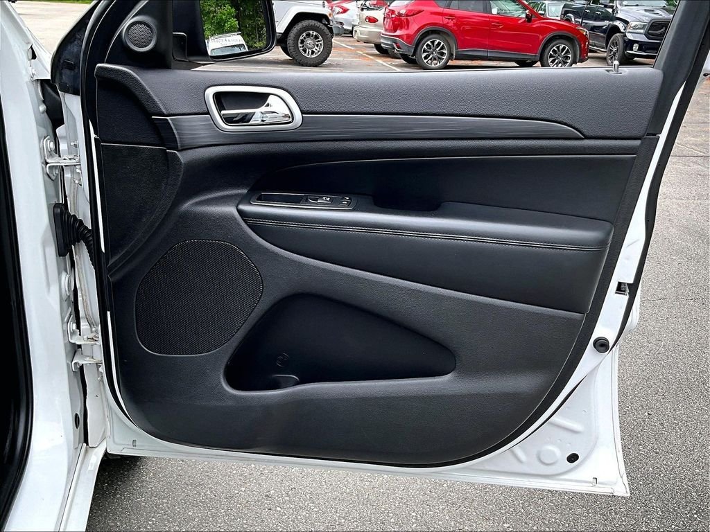 Used 2019 Bright White Clearcoat Jeep Altitude image 12