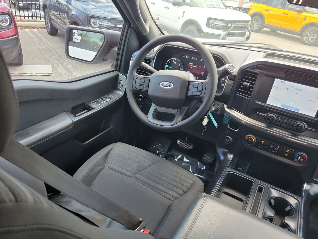 Used 2023 Oxford White Ford XL image 11
