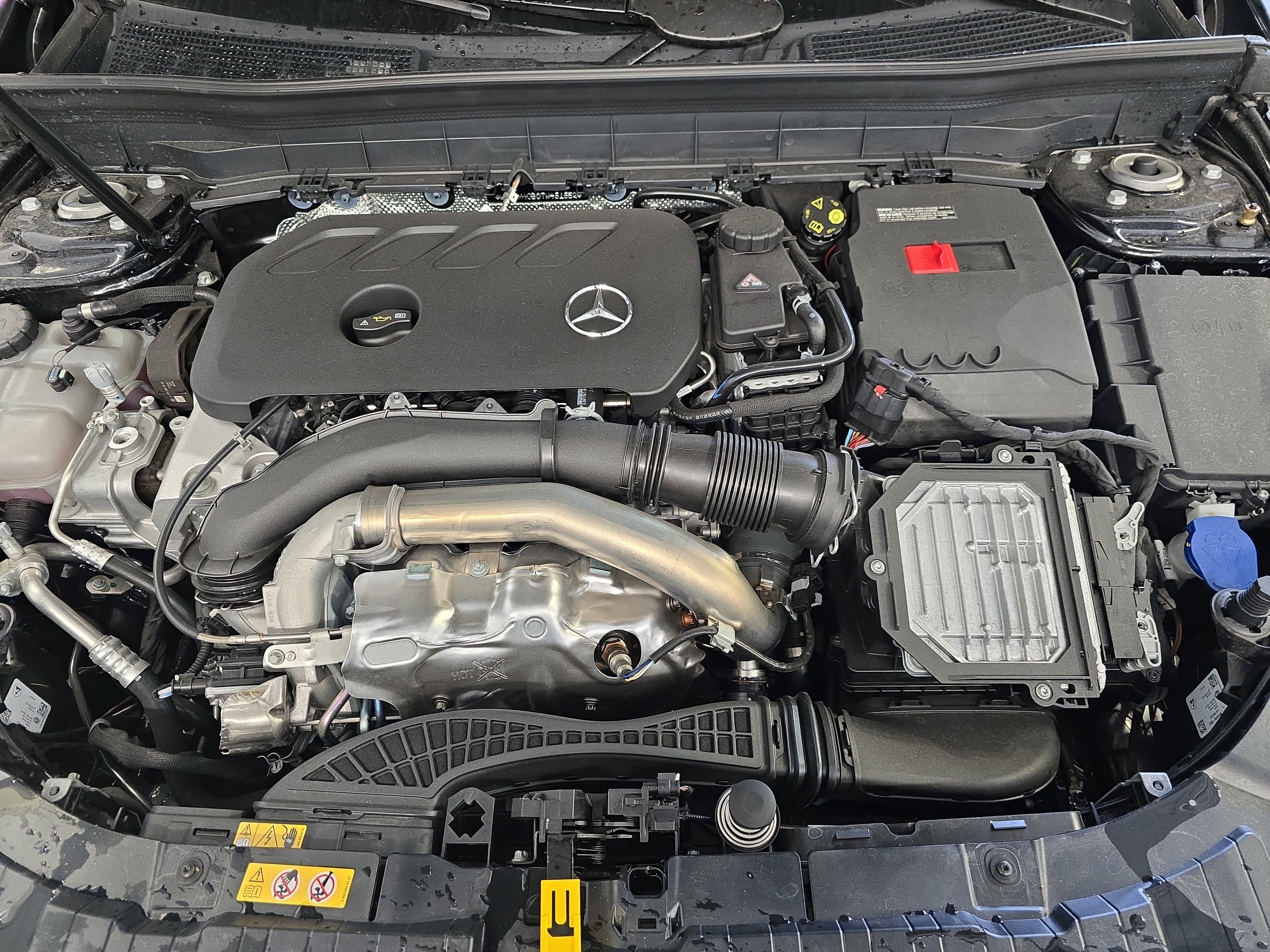 New 2026 Cosmos Black Metallic Mercedes-Benz GLB250 image 32