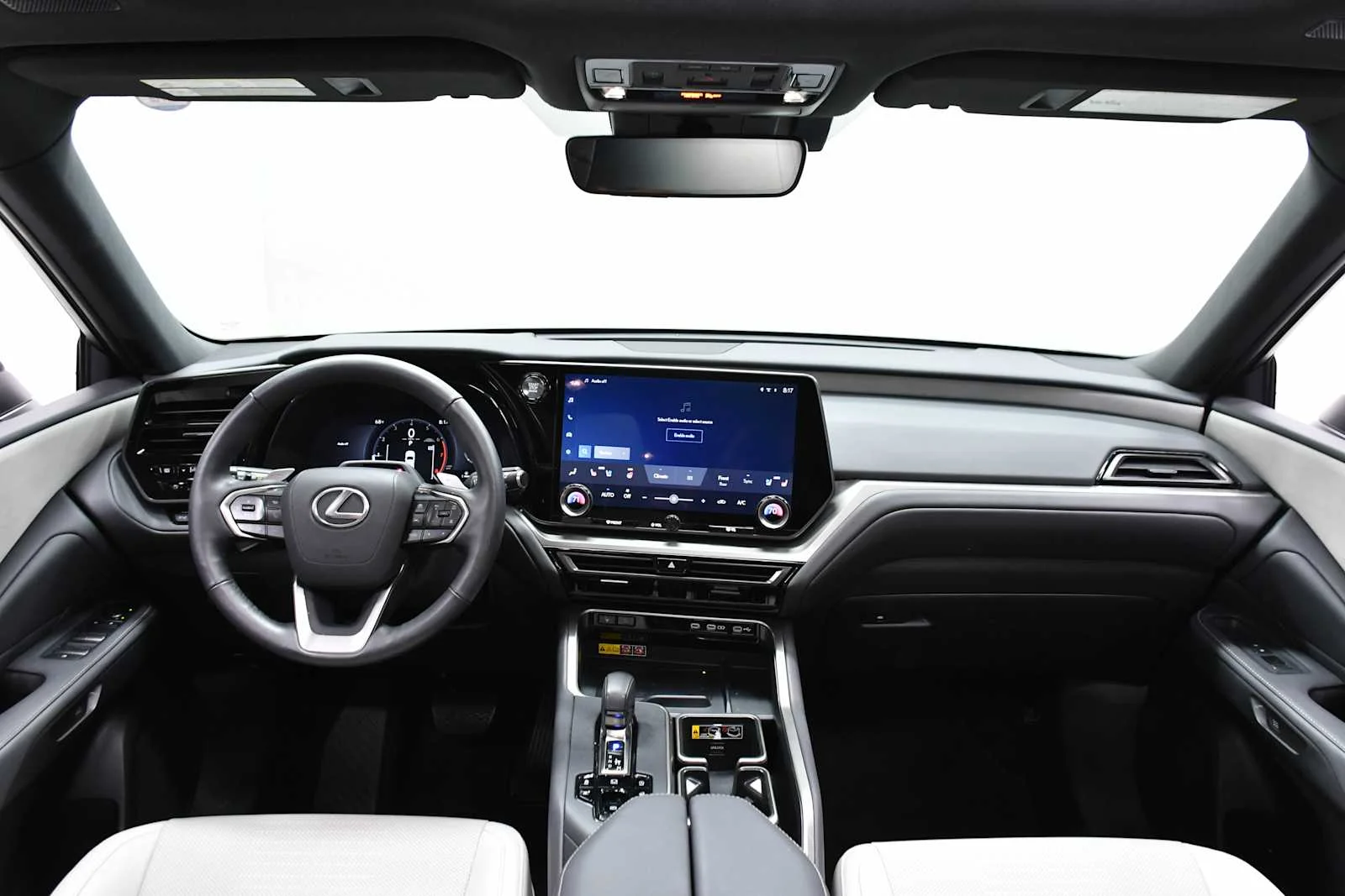 Used 2025 Wind Chill Pearl Lexus Premium image 18