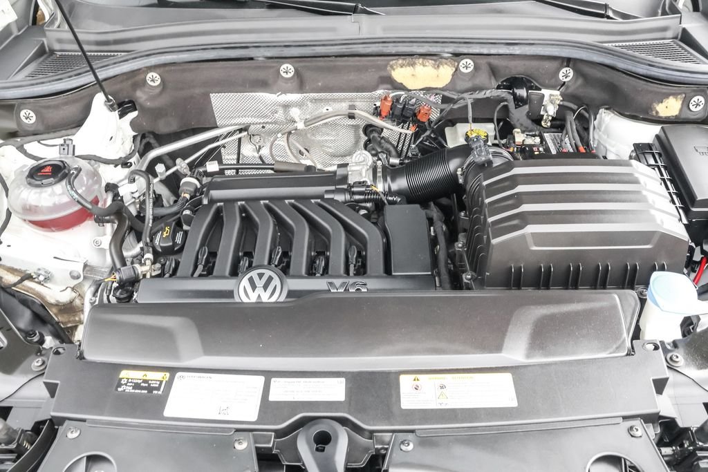 Used 2023 White Volkswagen 3.6L V6 SE w/Technology image 40