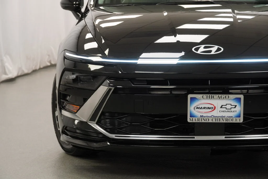 Used 2025 Abyss Black Hyundai SEL image 13