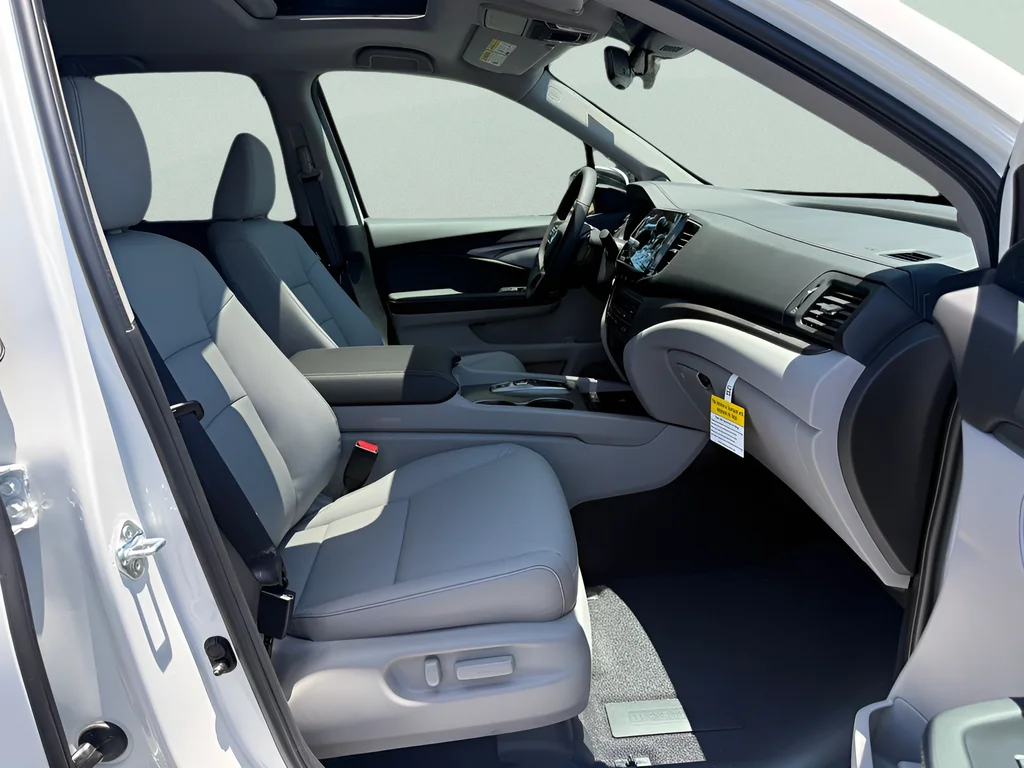 New 2026 Platinum White Pearl Honda RTL image 16