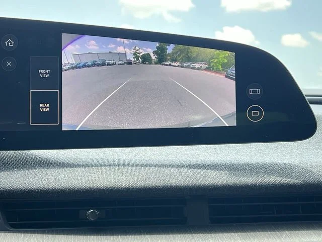 Used 2024  Lucid Touring image 18