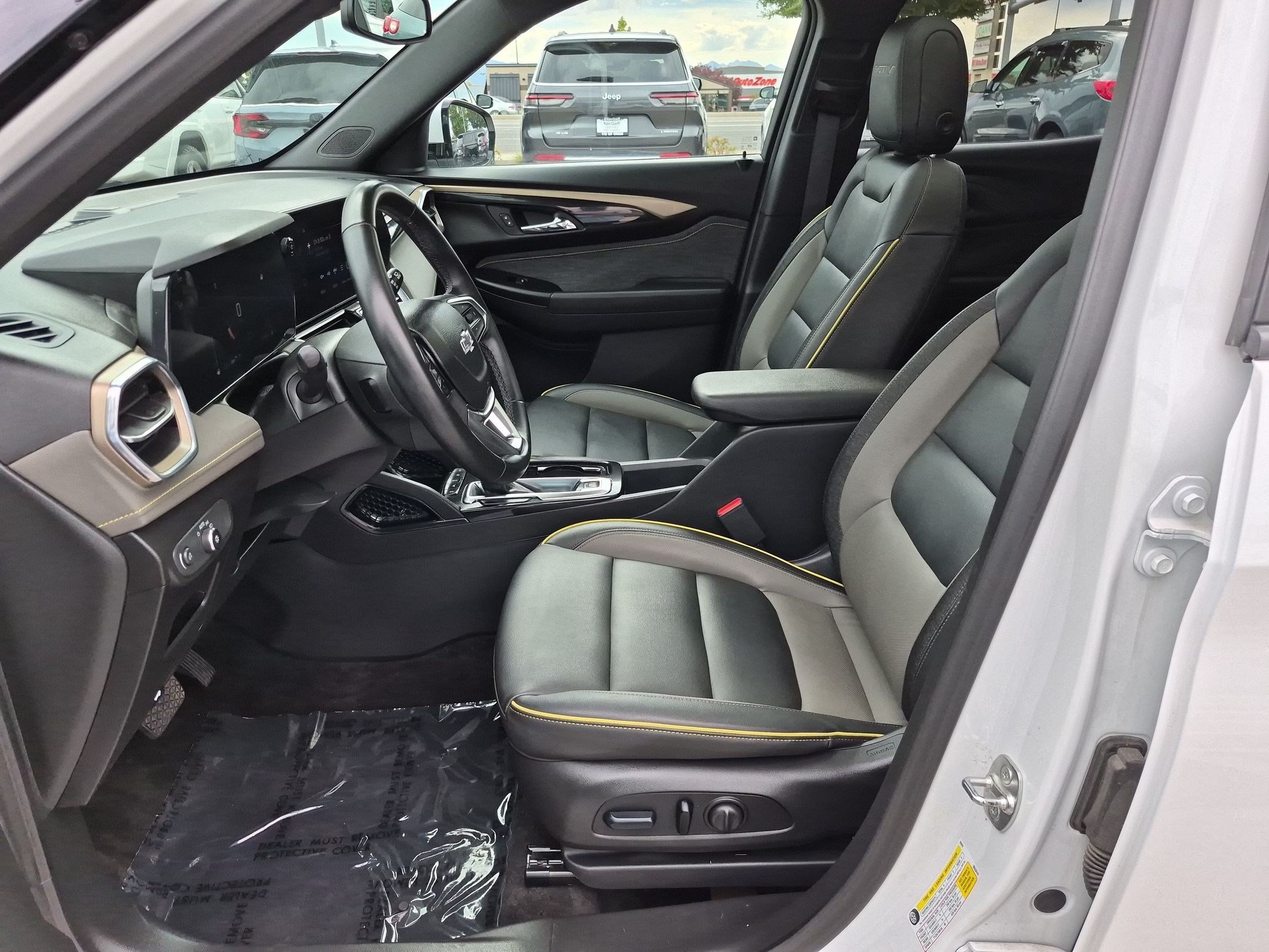 Used 2024 Iridescent Pearl Tricoat Chevrolet ACTIV image 16