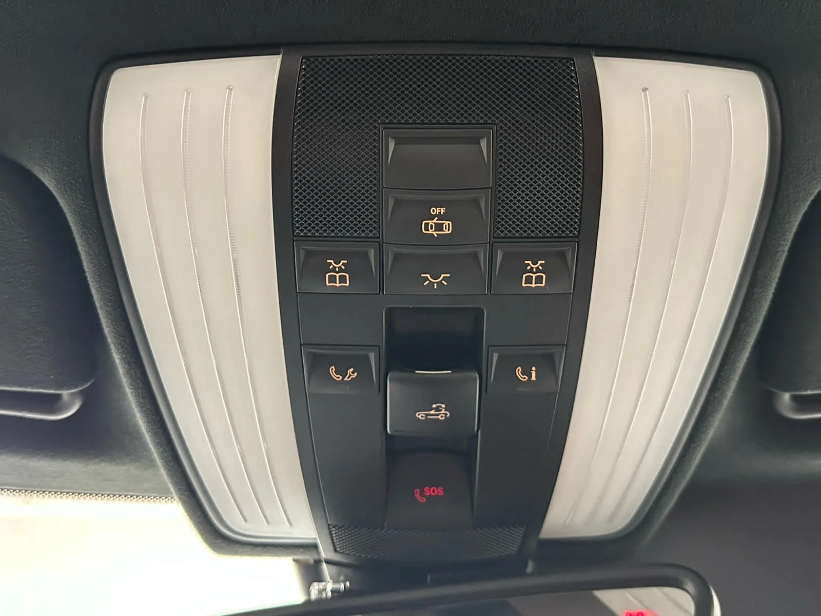Used 2018 designo Diamond White Metallic Mercedes-Benz AMG® GT C image 39