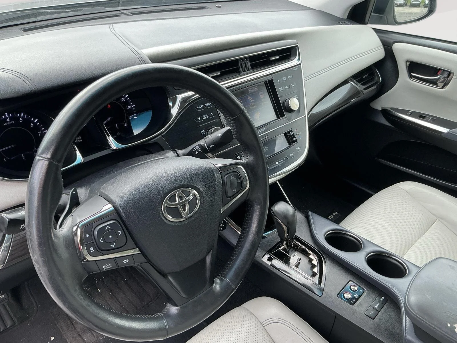 Used 2013 Classic Silver Metallic Toyota Limited image 6
