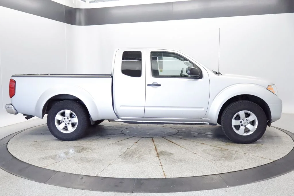 Used 2013 Silver Nissan SV image 7