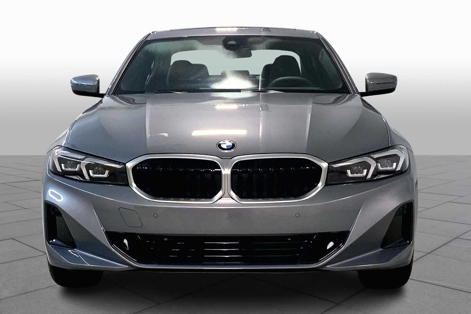 2025 BMW 3 Series 330i - Photo 3
