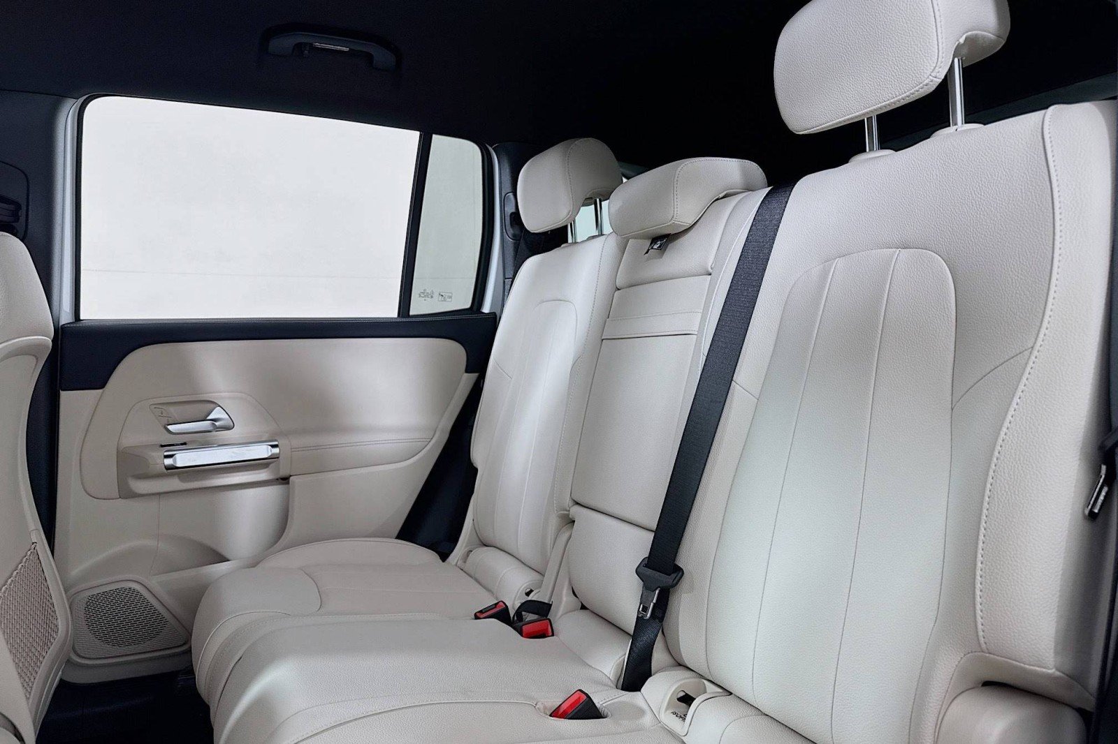 Certified Used 2026 Polar White Mercedes-Benz GLB 250 image 9