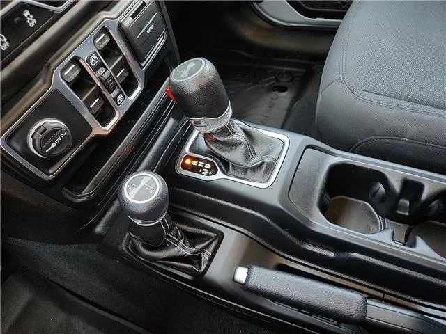 Used 2022 Silver Zynith Clearcoat Jeep Sahara 4x4 image 19