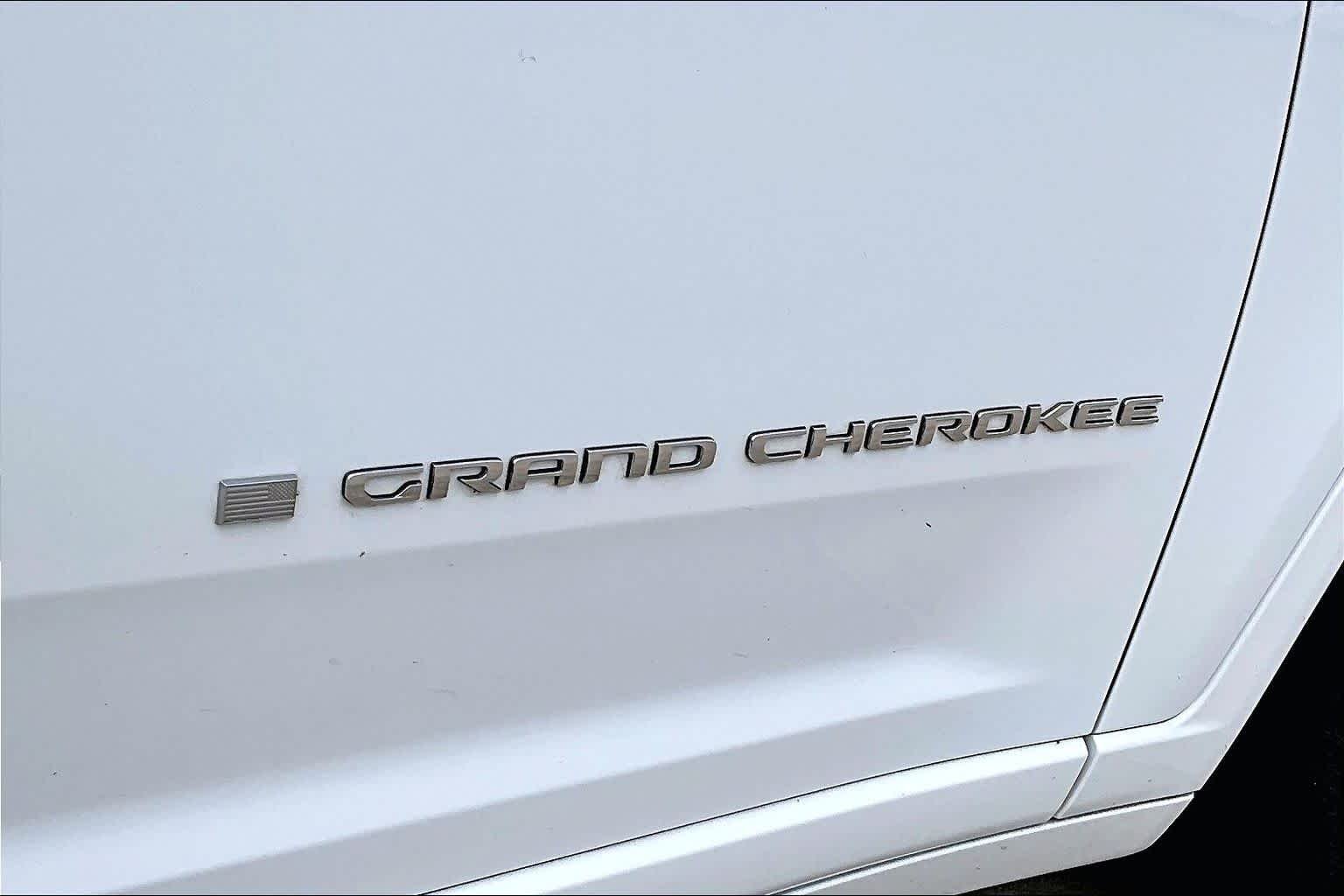 Used 2022 Bright White Clearcoat Jeep Overland image 10