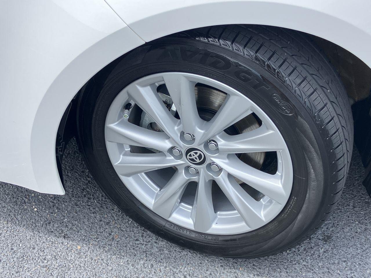 Used 2025 White (Ice Cap) Toyota SE image 9