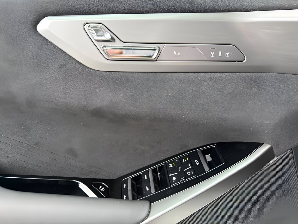 New 2027 Mineral White Metallic BMW  image 11