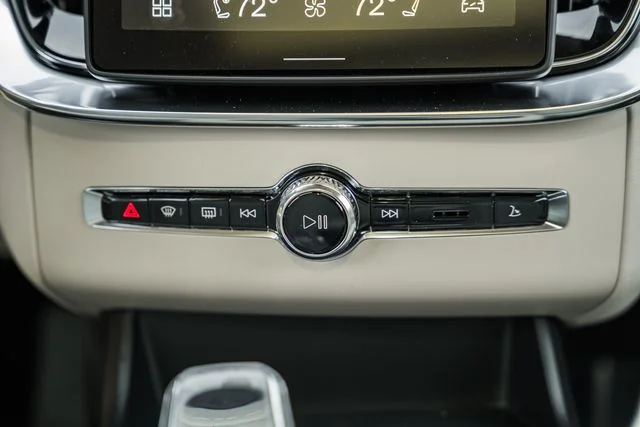 New 2026 Crystal White Volvo T8 Ultra image 23