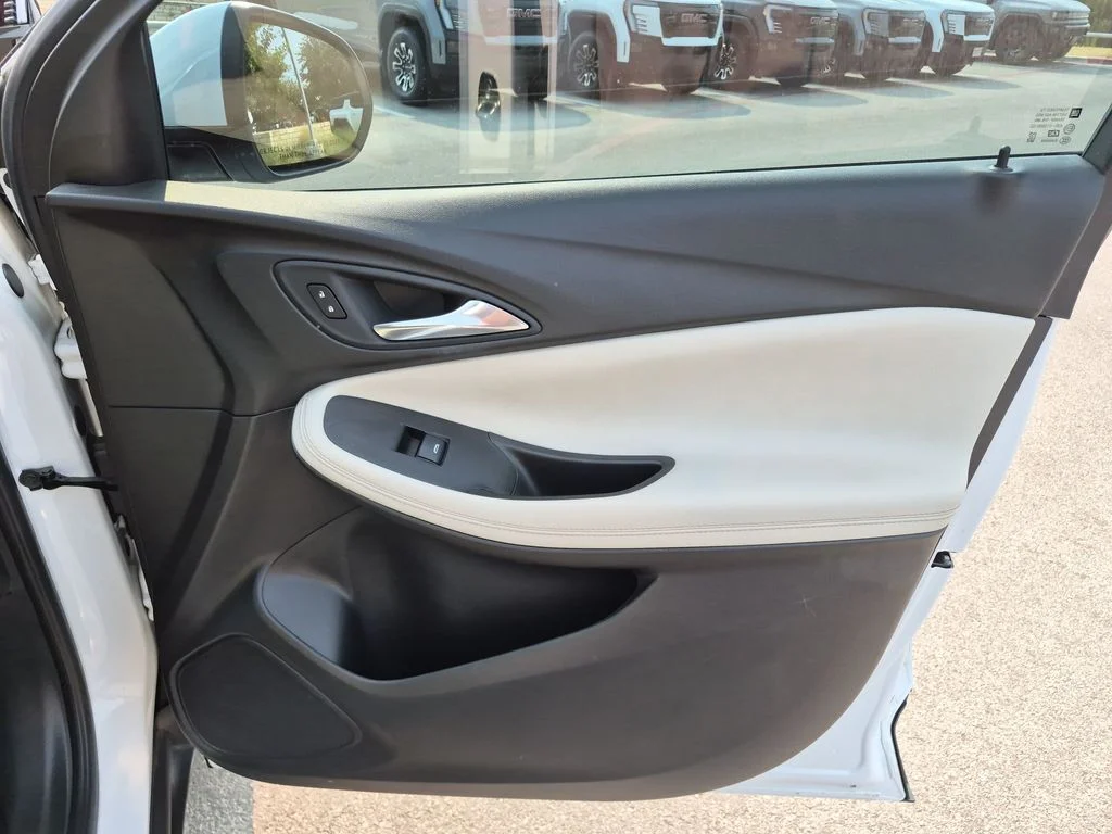 Used 2023 White Buick Select image 36