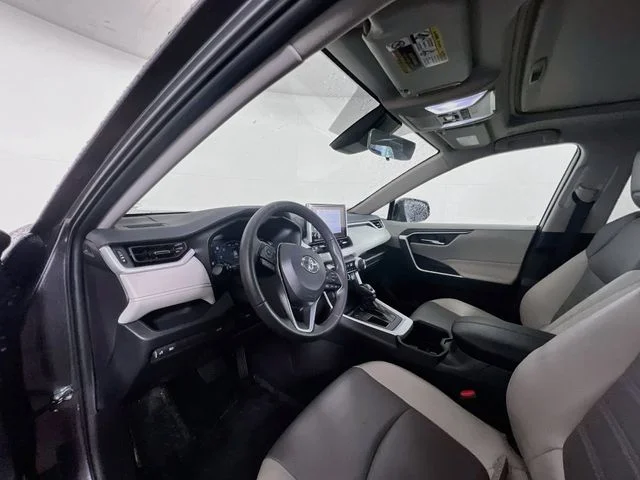 Used 2024 Magnetic Gray Metallic Toyota XLE Premium image 18