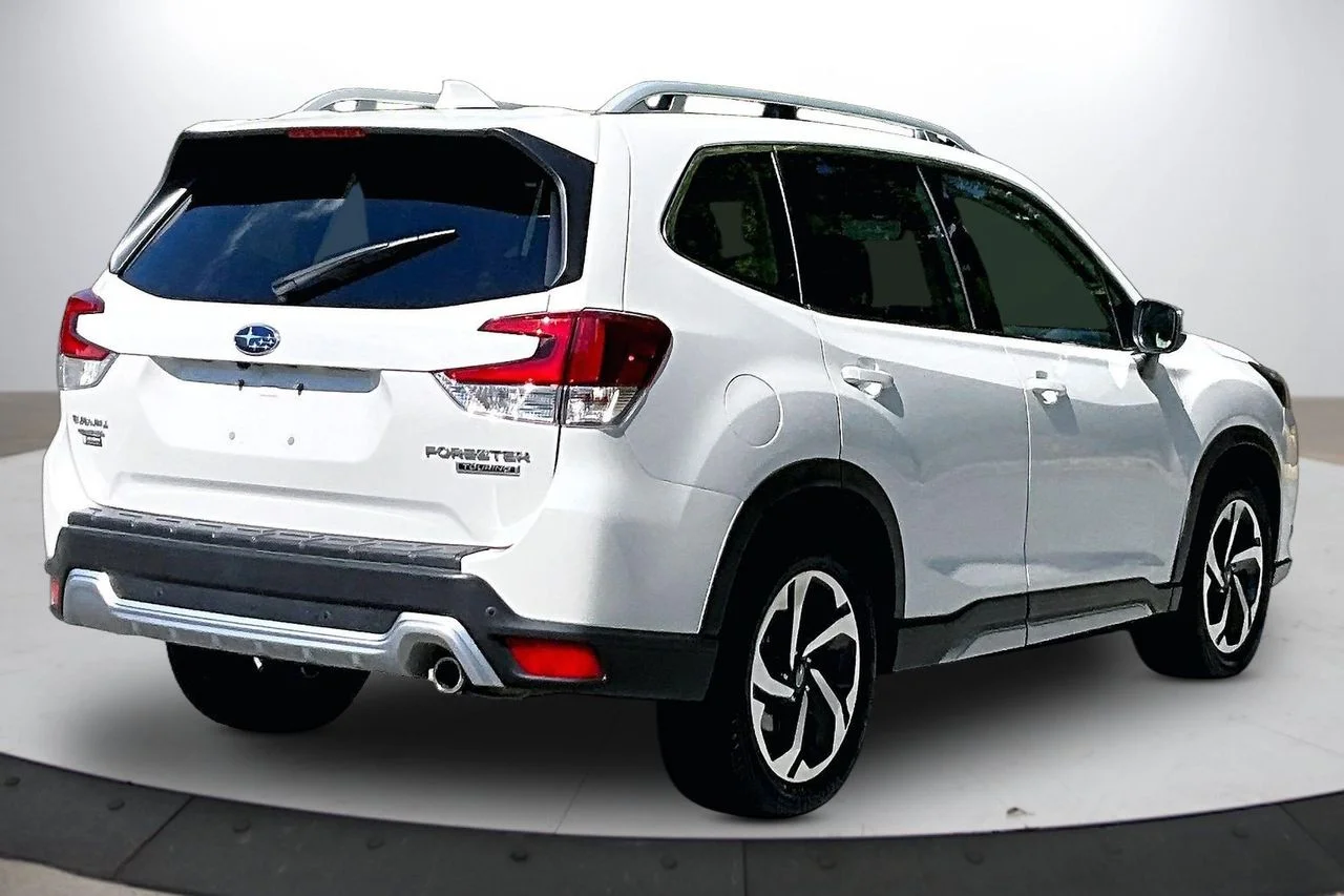 Used 2022 White Subaru Touring image 9