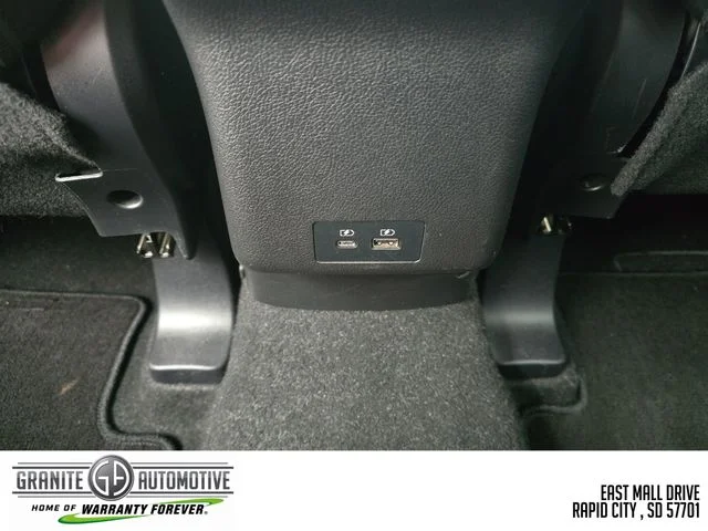 Used 2024 Silver Mitsubishi  image 33