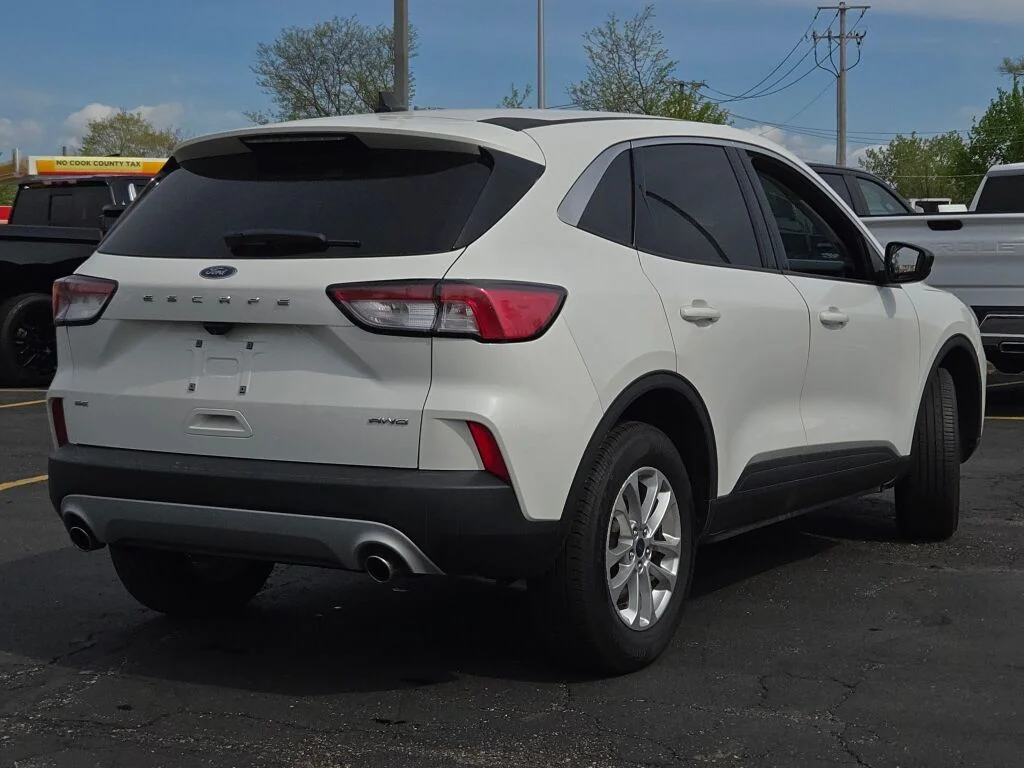 Used 2022 White Ford SE image 12