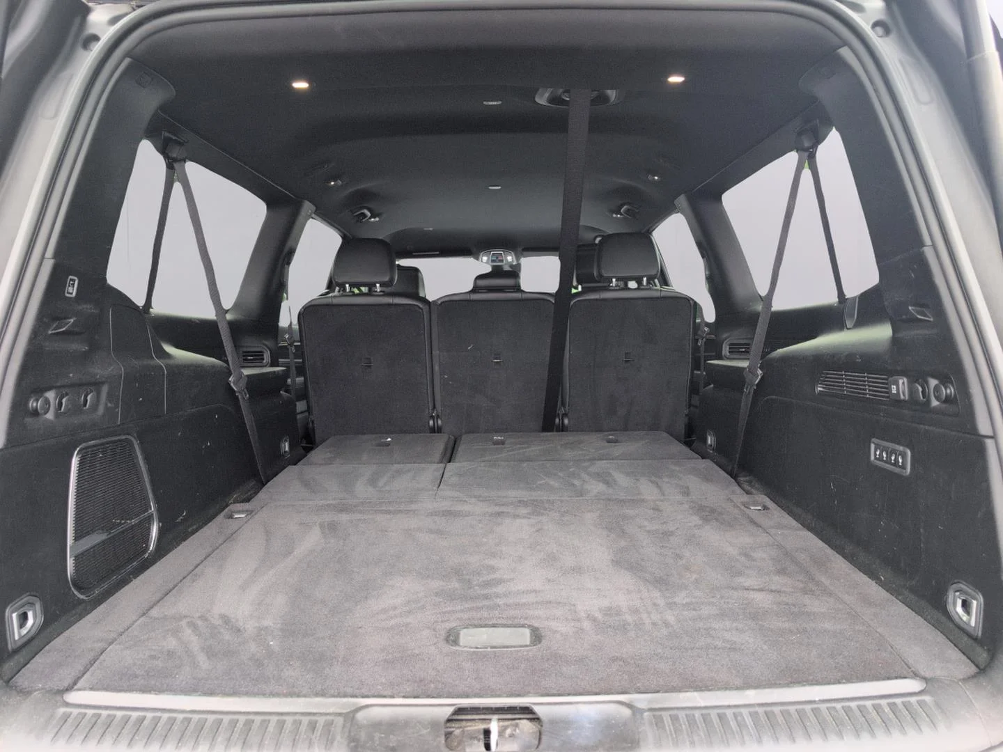 Used 2024 Diamond Black Crystal Pearlcoat Jeep Series II image 9