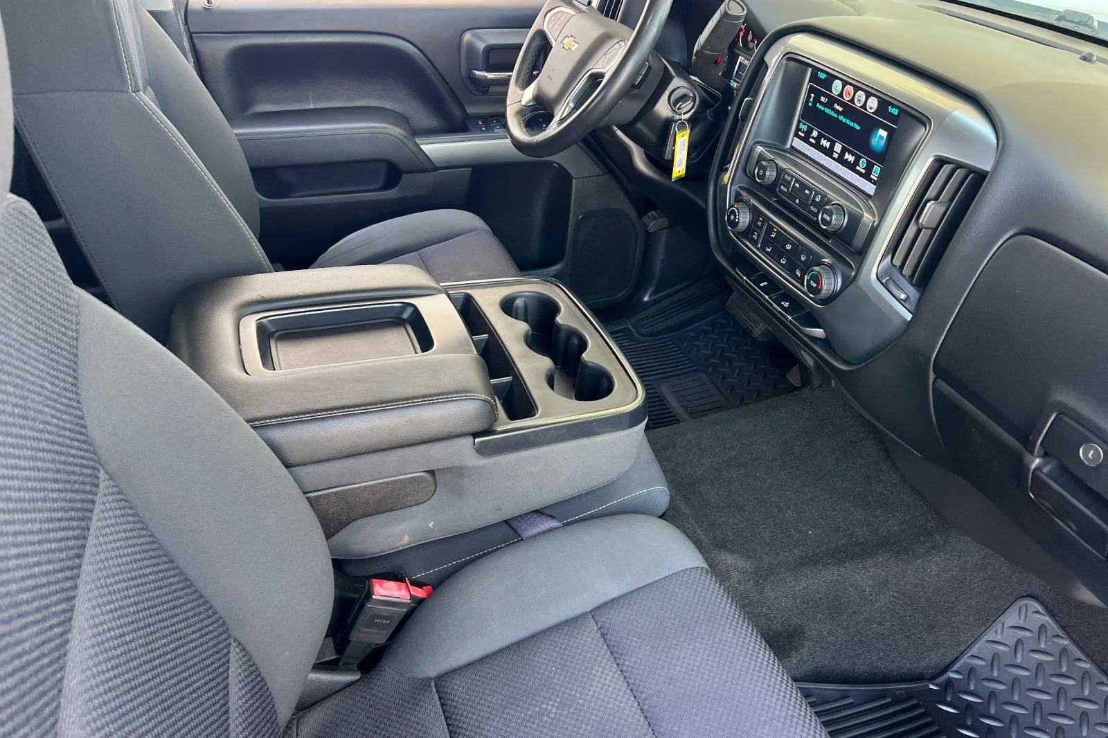 Used 2017 White Chevrolet LT image 15