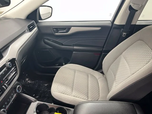 Used 2022 Black Ford SE image 16
