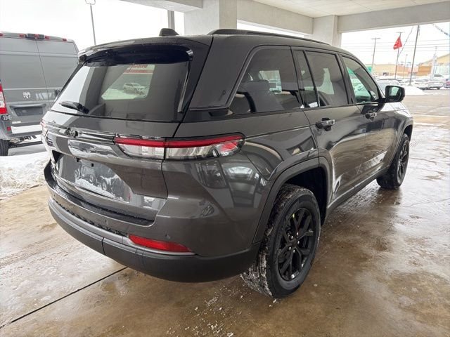 New 2026 Baltic Gray Metallic Clear-Coat Exterior Paint Jeep Altitude image 8