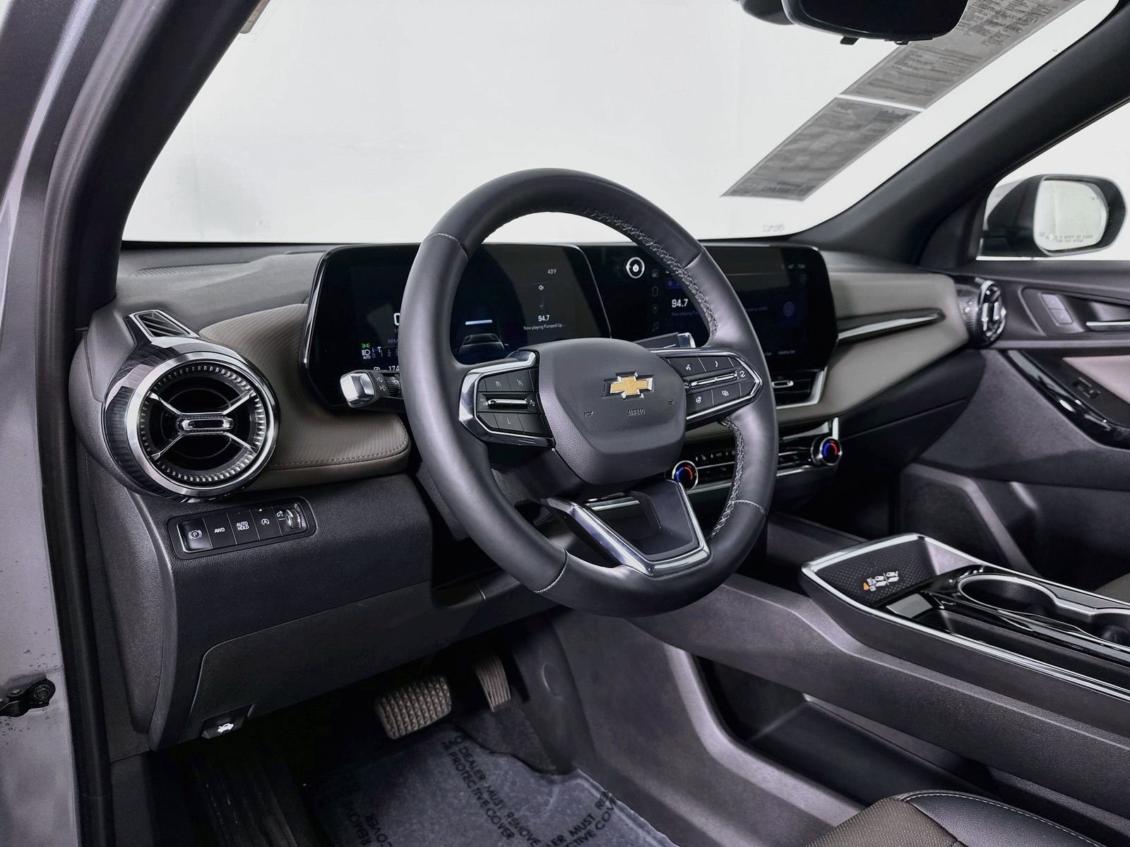 Used 2025 Sterling Gray Metallic Chevrolet LT image 10