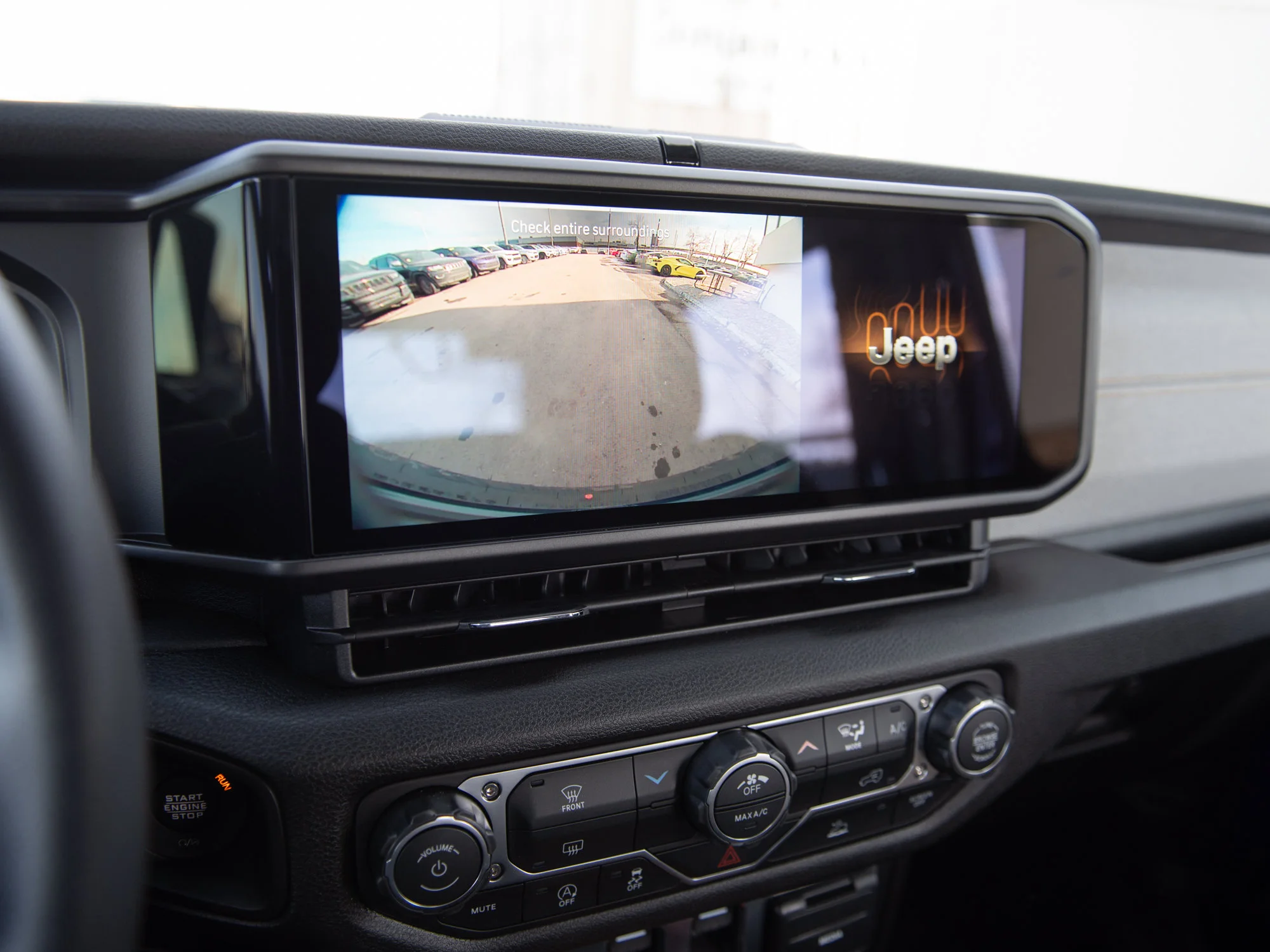 New 2026 reign Jeep Sport* image 10