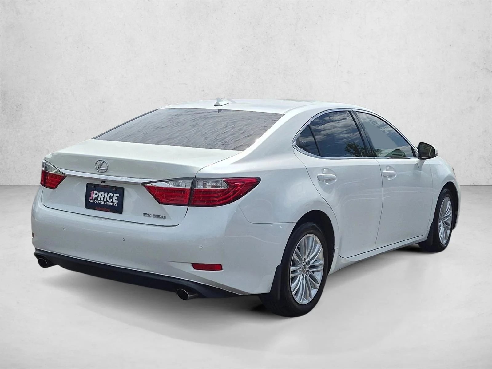 Used 2013 Starfire Pearl Lexus 4dr Sdn image 5