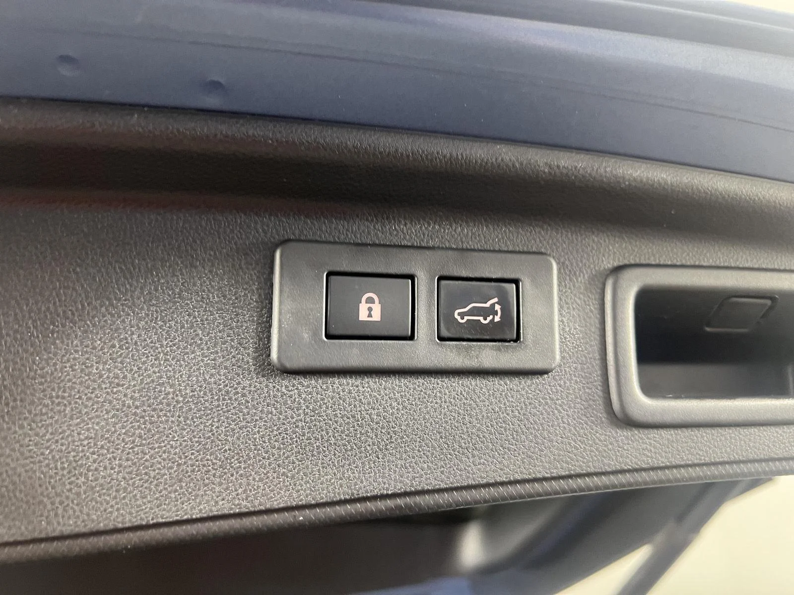 Used 2024 Horizon Blue Pearl Subaru Premium image 22