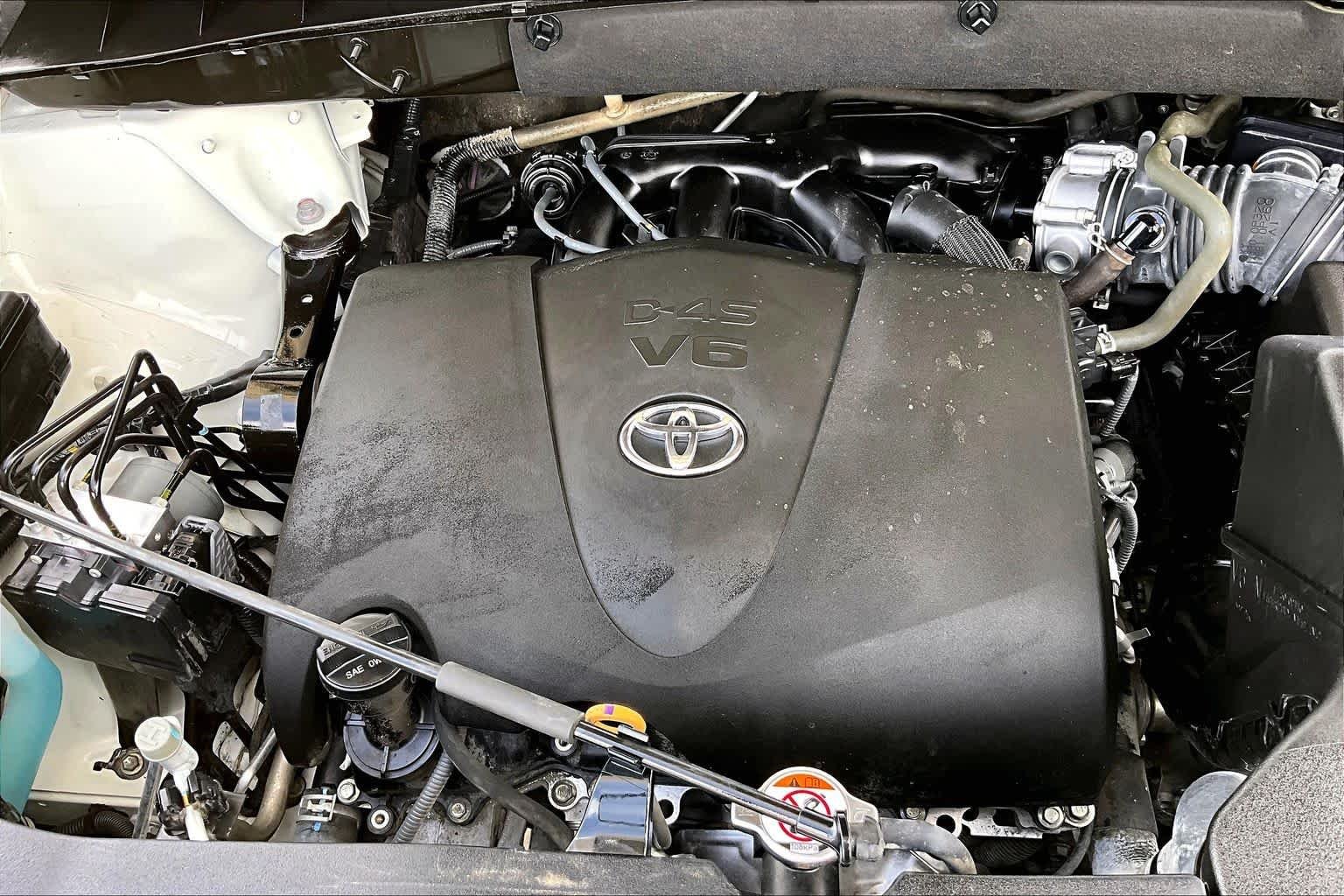 Used 2018 Blizzard Pearl Toyota Limited image 33