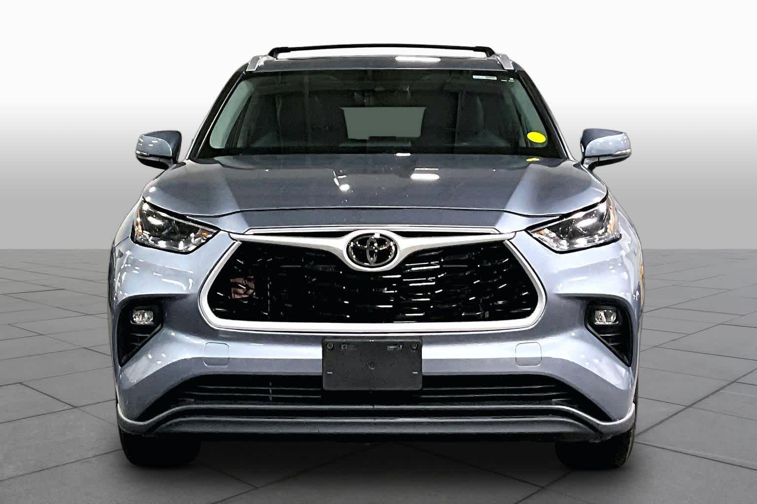 Pre-Owned 2022 Toyota Highlander XLE
