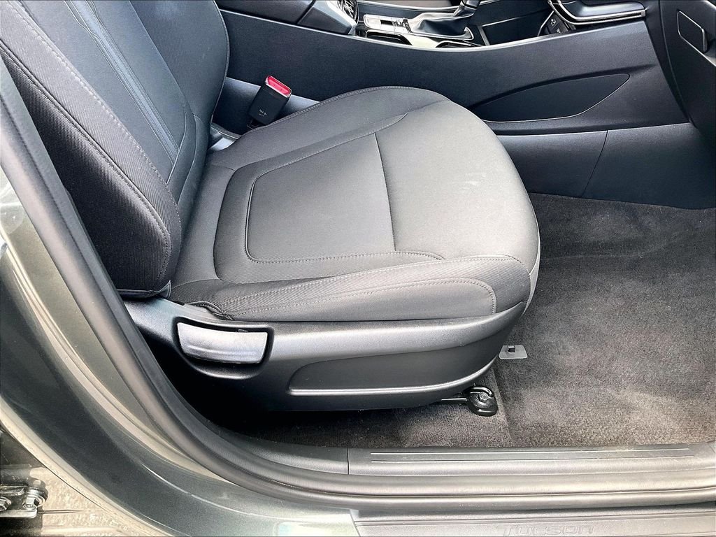 Used 2023 Amazon Gray Hyundai SEL image 36