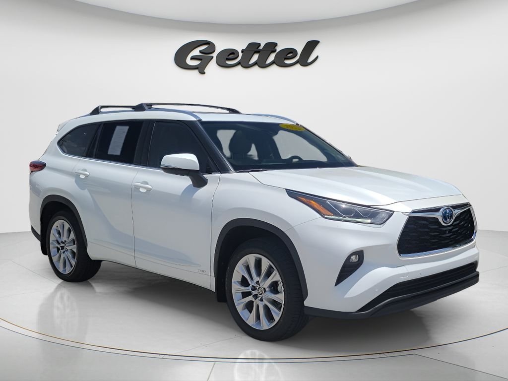 Used 2022 Beige Toyota Limited image 3