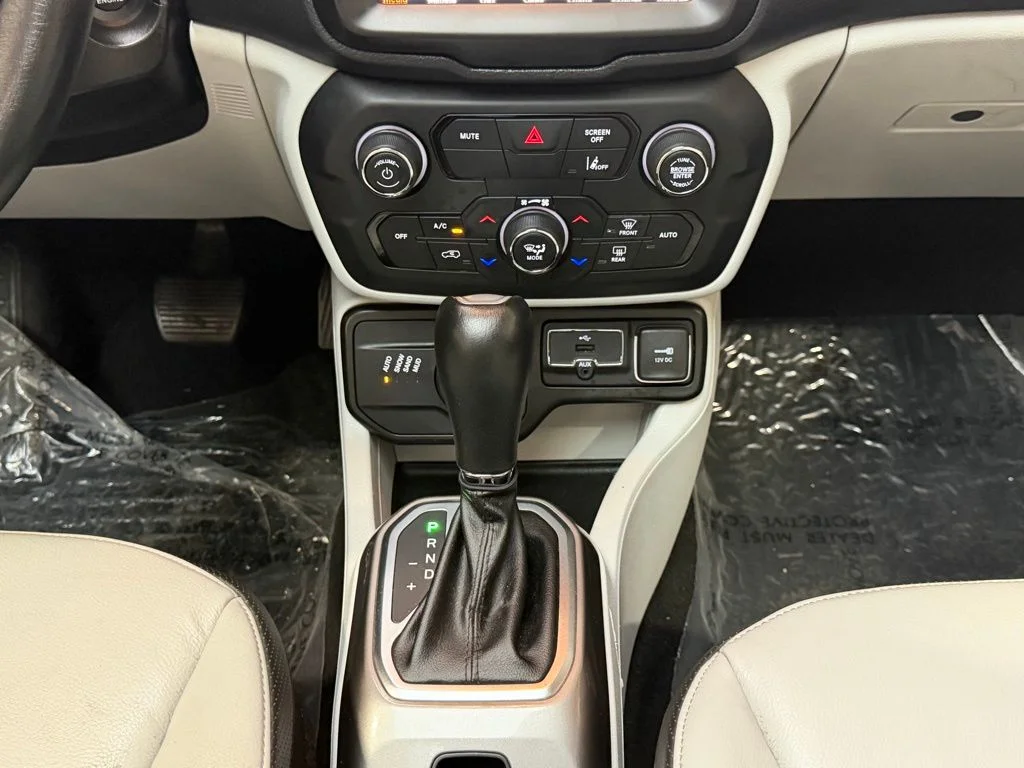 Used 2022 White Jeep Limited image 15