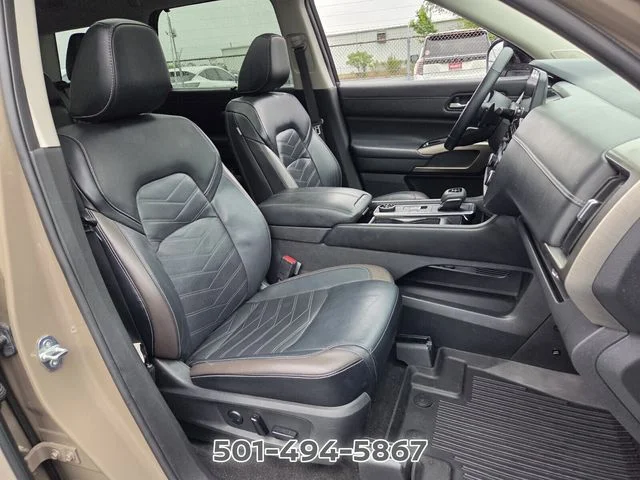 Used 2023 Black Nissan Platinum image 17