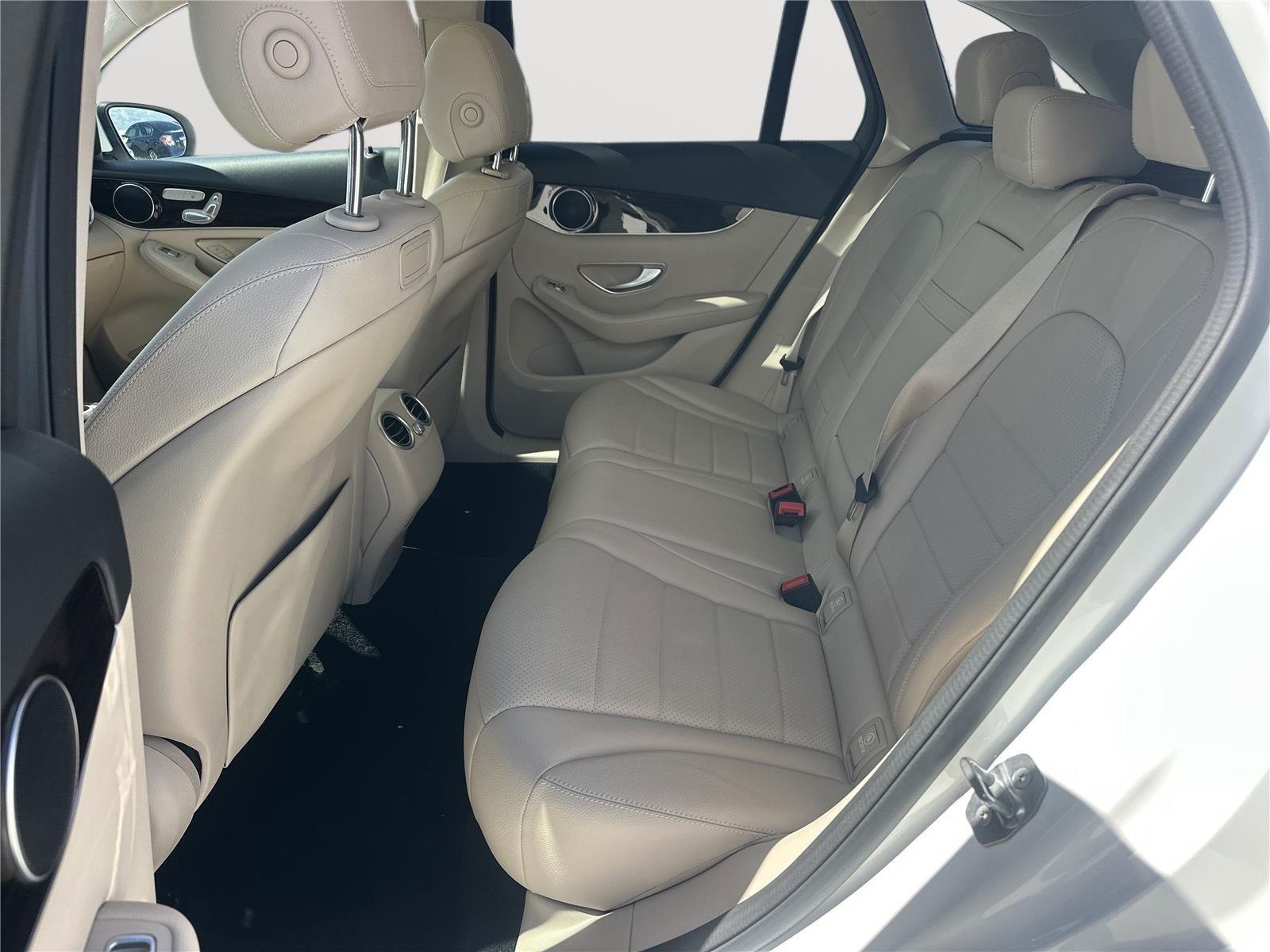 Used 2019 Polar White Mercedes-Benz GLC 300 image 20