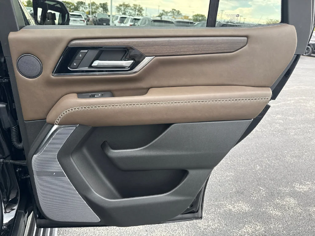2026 GMC Yukon Denali Ultimate - Photo 37