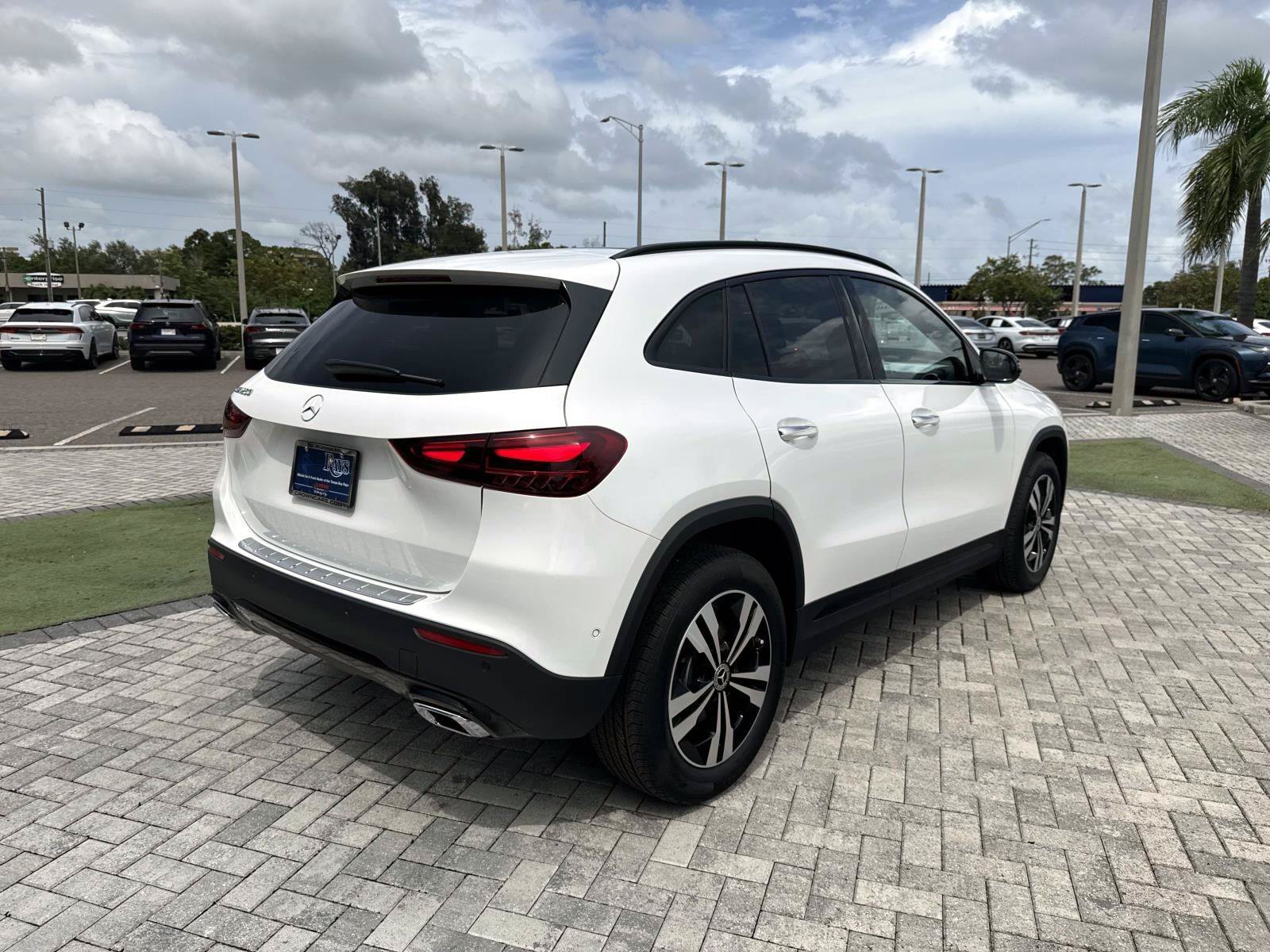 New 2026 Polar White Mercedes-Benz 250 SUV image 5