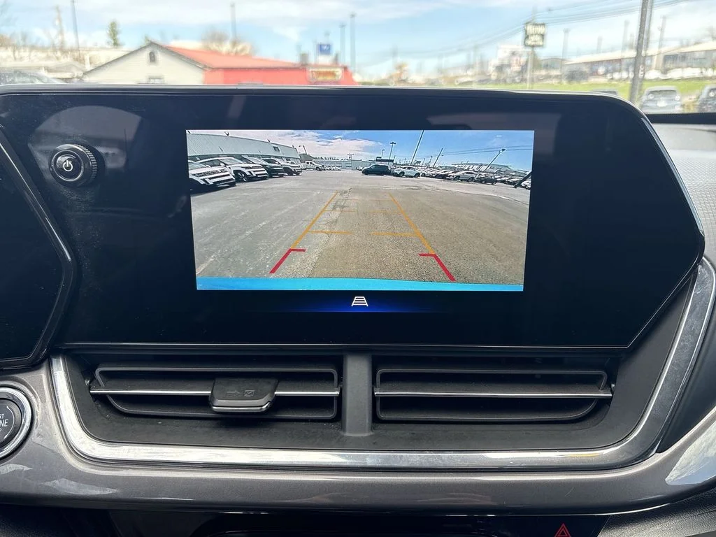 Used 2025 Blue Chevrolet ACTIV image 21
