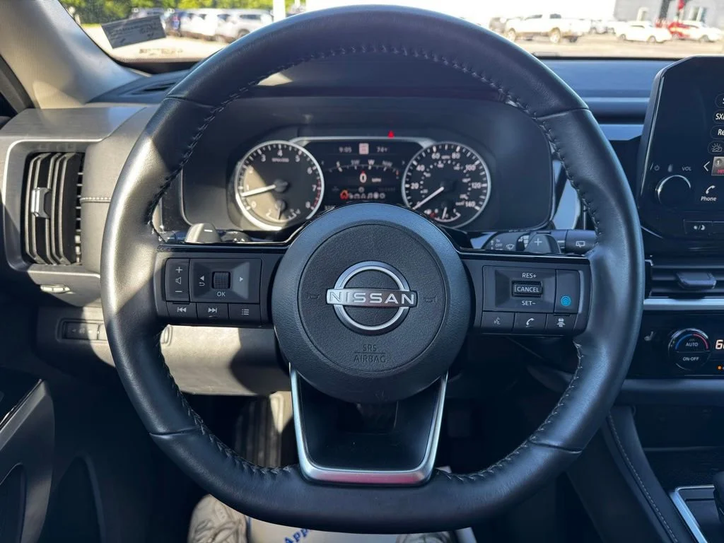 Used 2023 Red Nissan SL image 18