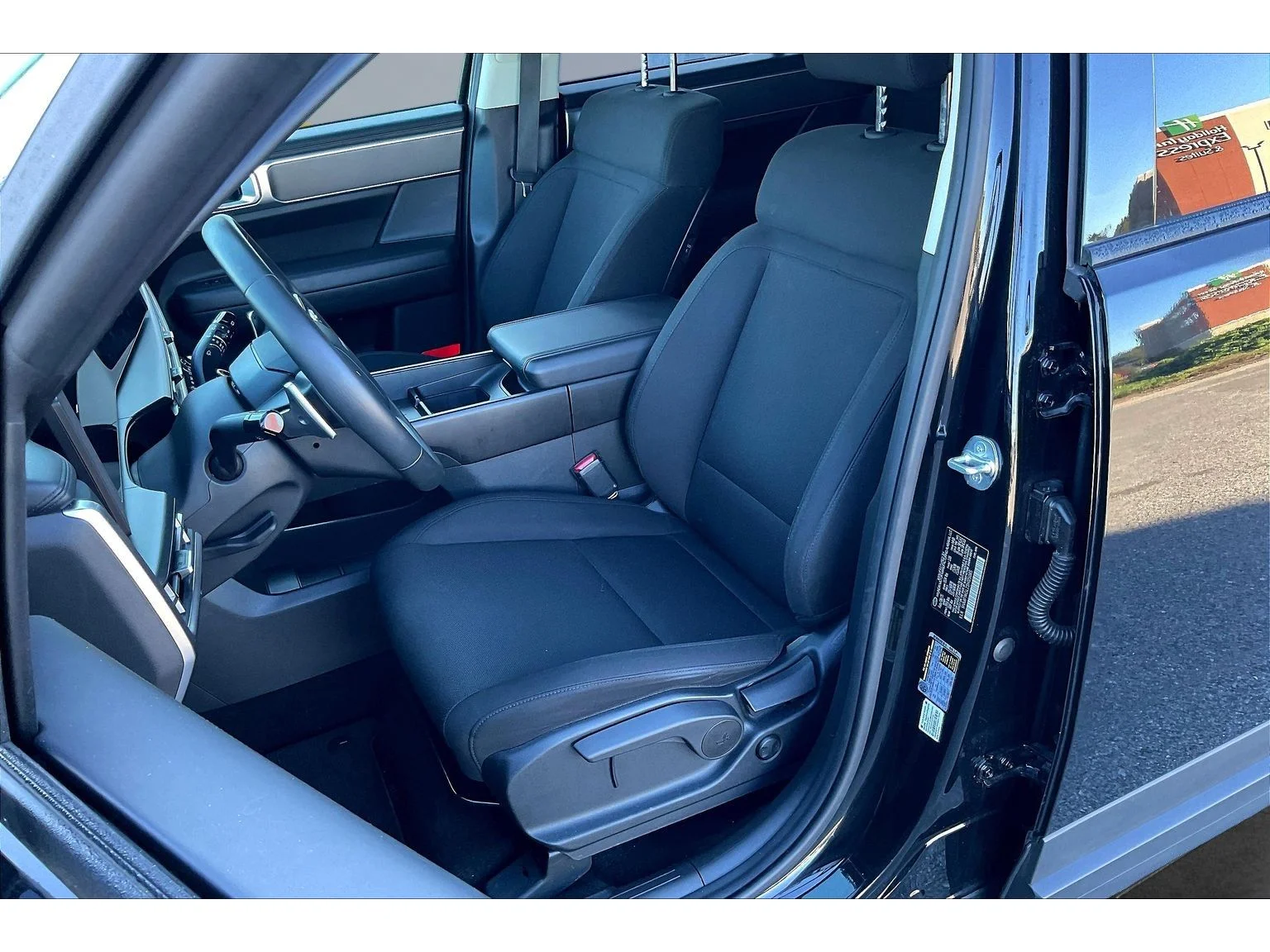 Used 2025 Black Hyundai SE image 17