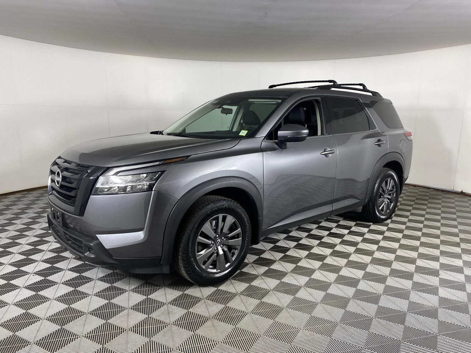 Used 2022 Gun Metallic Nissan SV image 4