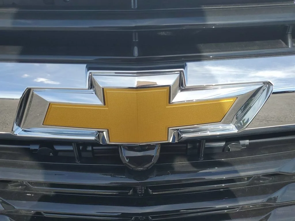 New 2026 Summit White Chevrolet LS image 31
